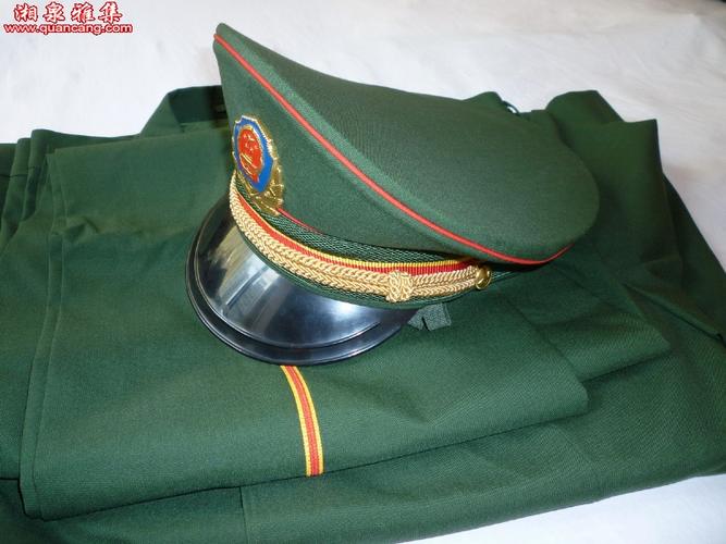 标题:武警套装(赠全新大檐帽)