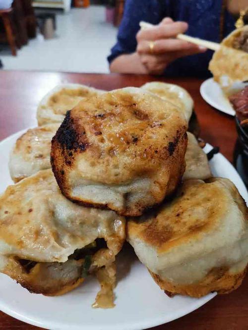 宝瑞门钉肉饼店