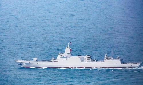 图为055型大型驱逐舰首舰南昌舰