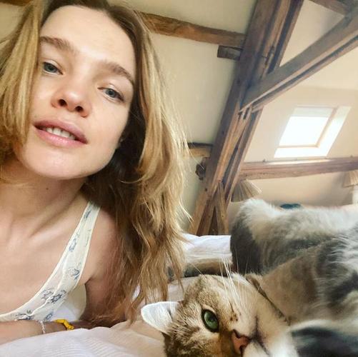 传奇超模水果娜最新美照真年轻!从22岁再到38岁,16年她变化大吗