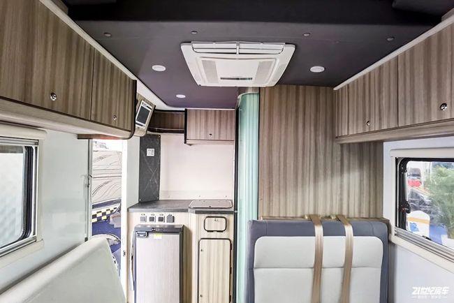 强悍的越野性能,还有这么大的床:江铃高原雪豹越野房车43.8万