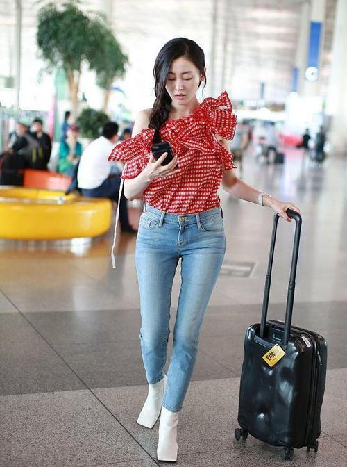 网友称最敢穿张天爱热裤短到大腿根细腰长腿羡慕死人