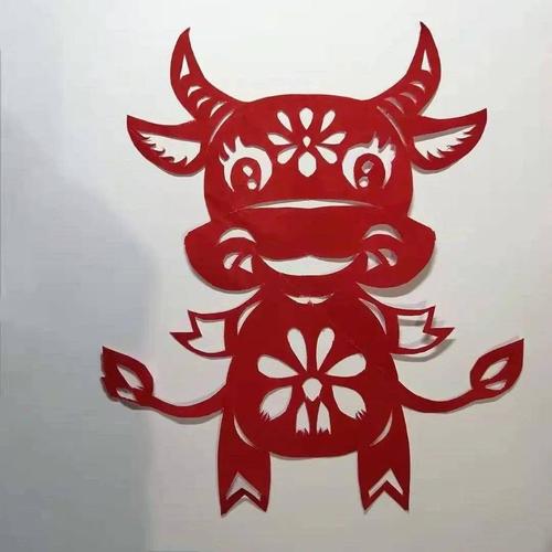 中和中学妙剪生花迎新年——趣味剪纸牛