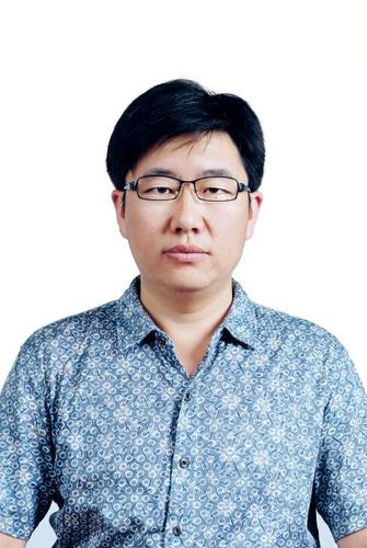 张世宏 