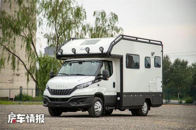 适合4口人的大白鲨房车硬汉造型有安全感进口底盘一步到位