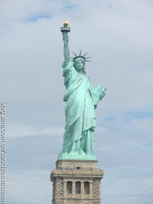 如果有人问美国最具代表性的建筑是什么,那么毫无疑问是自由女神像.