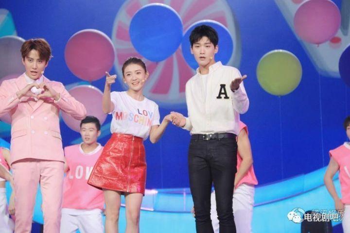 梁洁亮相湖南卫视中秋之夜 与邢昭林甜蜜同框