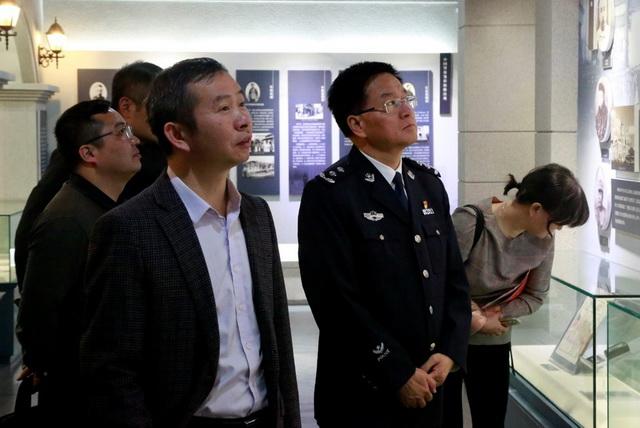 福建警察学院副院长杨建树一行来馆参观