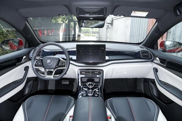 15万级续航600km的纯电动车比亚迪秦plusev对比r汽车er6