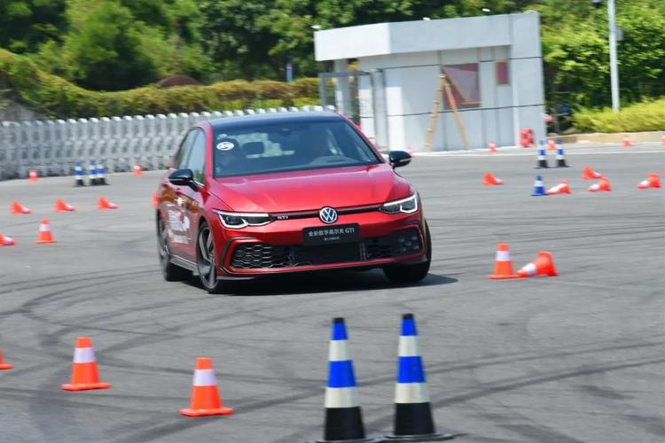 试驾:8代高尔夫gti,最后的钢炮情怀!