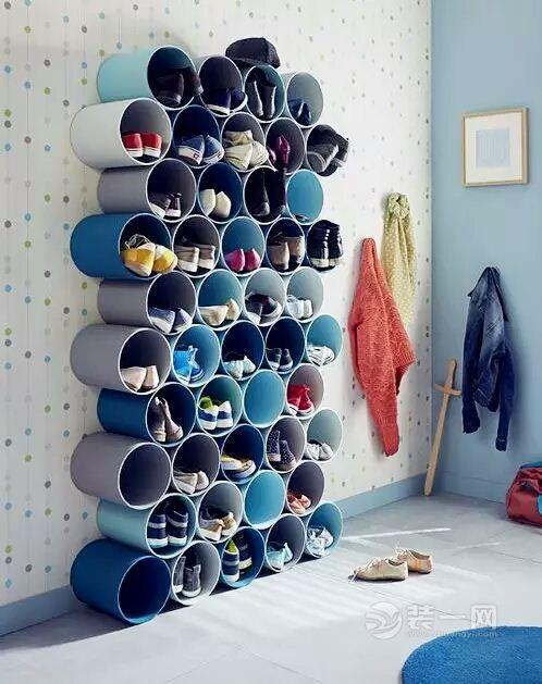 你鞋子放这里     家里的墙壁可不是只有隔断作用哦,它还有强大的收纳