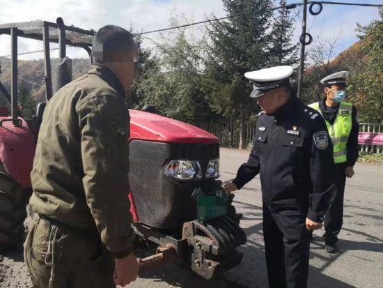 抚松交警持续做好秋末冬初农村交通安全管理工作