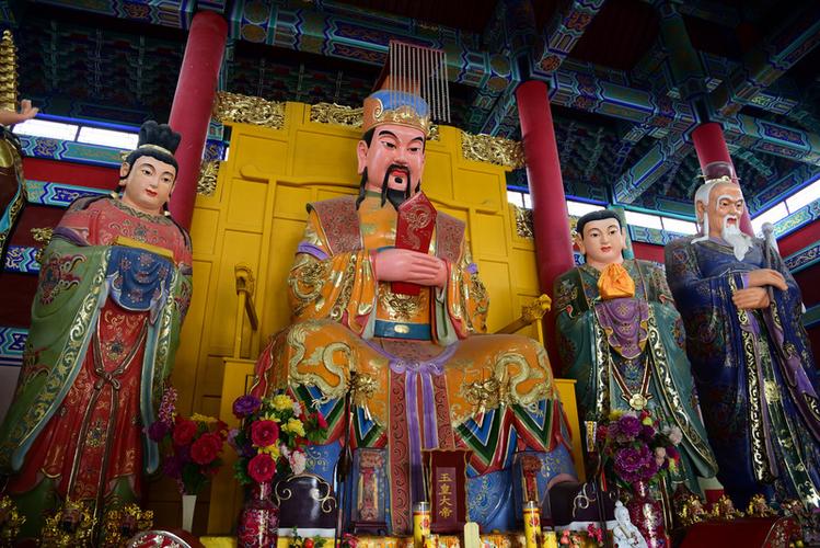 主要建筑就是这玉皇殿,里面供奉着玉皇大帝