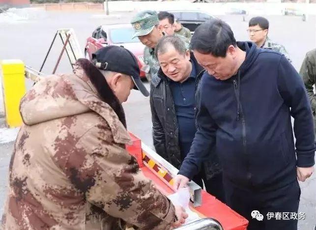 区长陆学军检查清明节防火工作时要求:坚决克服麻痹大意思想 严防死守