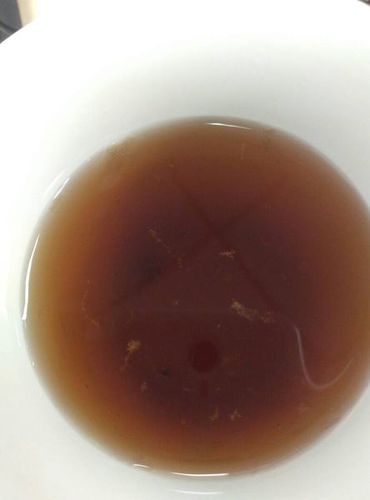 红糖水泡开以后里面有像痰又像棉絮物体请问能喝吗?