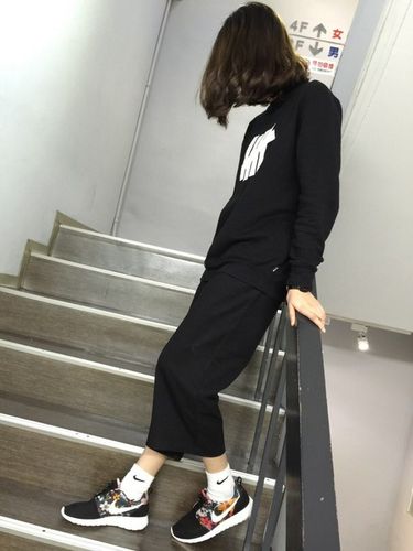 搭配nike袜子的女性时尚穿搭总览
