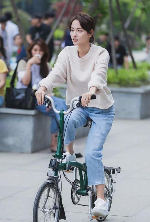 买超媳妇张嘉倪太靓了,穿挂脖裙还挖个洞,这身材太绝了