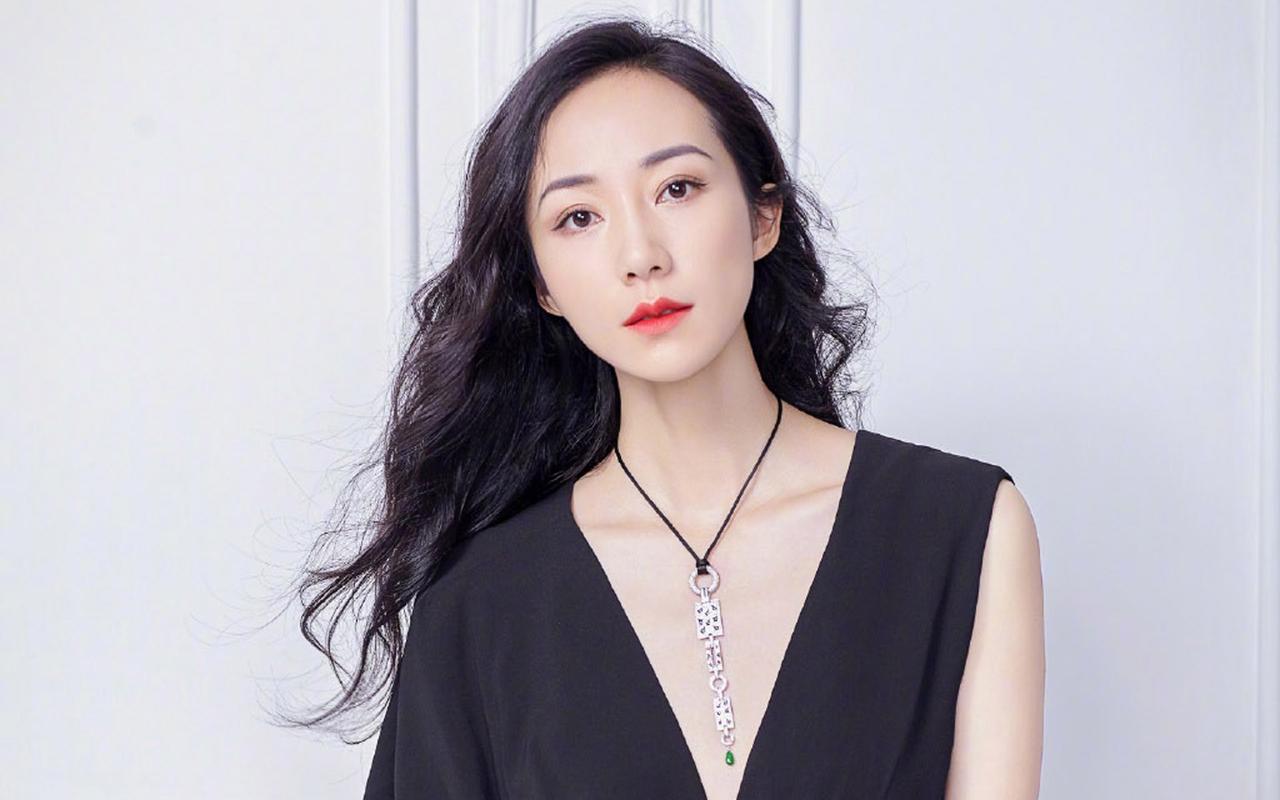 韩雪清新优雅金大福珠宝写真图片桌面壁纸