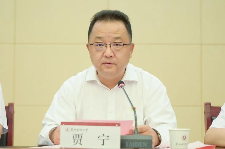 凝聚前行的力量兰州财经大学隆重召开两优一先脱贫攻坚表彰大会并举行