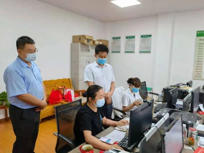 县领导 廖良龙 在九畹溪镇督导 疫情防控工作