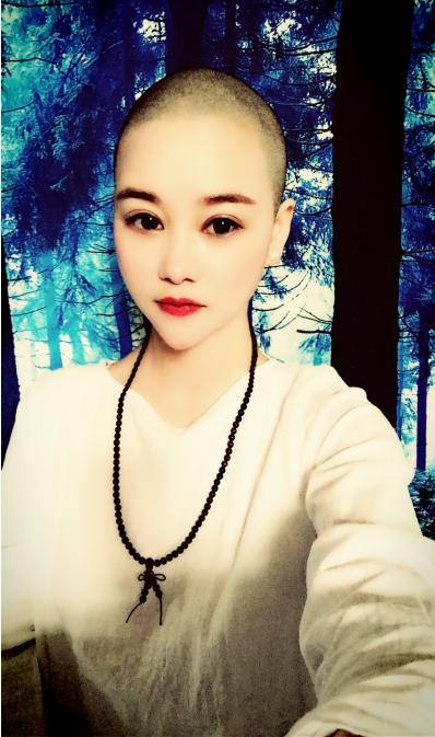 佛系美女仇竹青