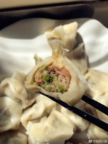 堂妈用自己种的芹菜包了牛肉鲜芹水饺,如果只用牛肉会