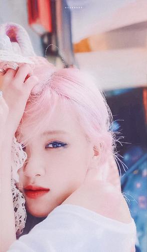 blackpink新专辑!朴彩英粉色长直发哭戏抢眼