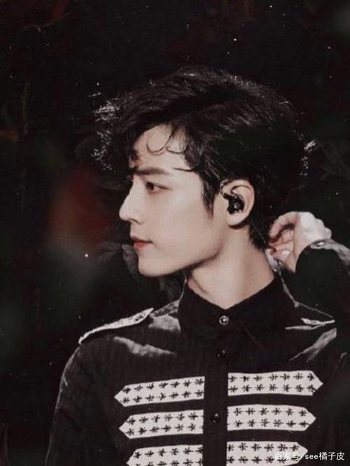 除了鼻子,肖战最重要的我觉得是骨相美.