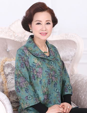 50岁女人烫发是否好看 50岁中老年女士烫发发型