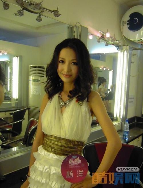 杨菲洋快乐女声选秀照