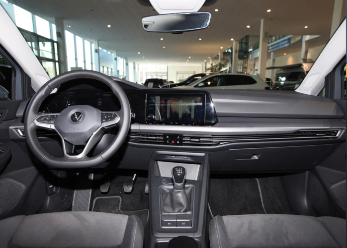 配图为高尔夫8内饰新款大众桑塔纳(santana),动力更强动力方面不出