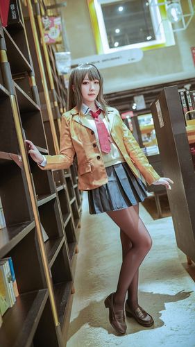cos:麻衣学姐希望能在书店偶遇你