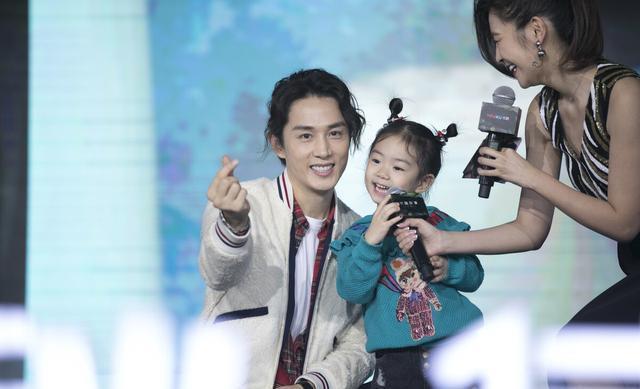 戚薇李承铉lucky合体多么幸福的家庭一家三口各火各的