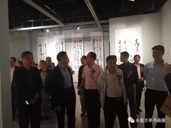 新闻频道 本地 > 正文   据了解,董书民将军1955年生于河北固安,曾任
