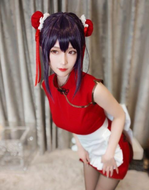 腐团儿圣诞双重福利,战术后退加飞吻比心,还有黑色学姐cos写真