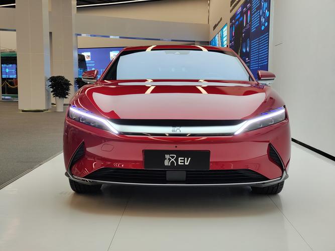 外观颜值备受好评,比亚迪汉ev标准续航版豪华型,开出去真有面