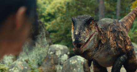 电影《恐龙世界》给出了自己的答案,那就是"你死我亡的浴血厮杀".