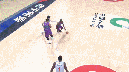 陶汉林接连轰炸篮筐阿尔斯兰三分精准制导gif