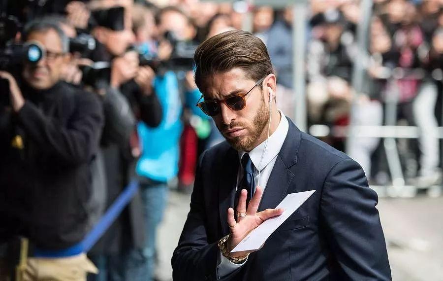 拉莫斯:想给水爷生孩子的女球迷已经排到月球了.