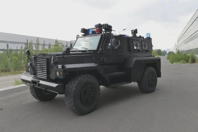 不愧是公安部采购列装的警用特种车辆!霸气侧漏