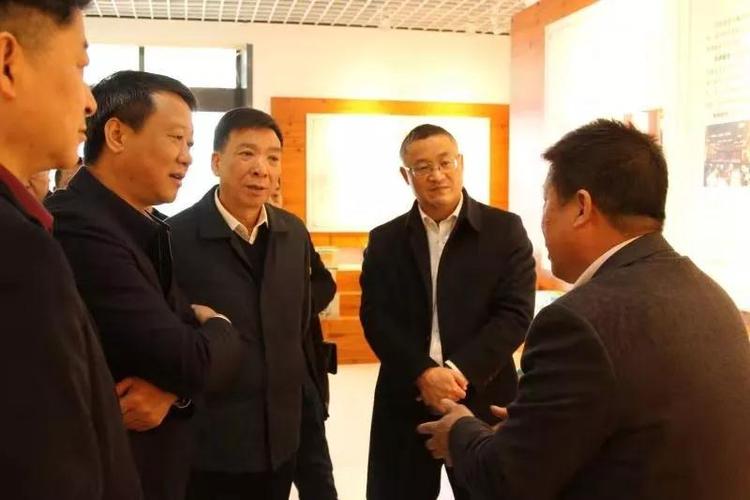 宁海县人大常委会徐真明主任一行到涌泉考察柑橘产业