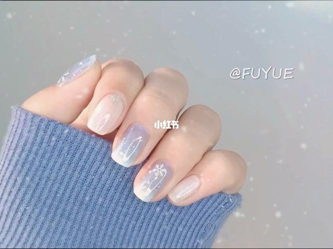 短款冬日美甲,雪花_冬天去哪玩_指甲胶_亮片_贴纸_小饰品_人鱼姬_美甲