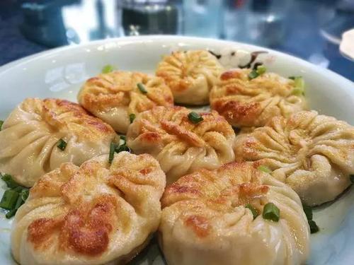 色香味俱全,可谓是诸暨特色中的特色美食了~如此有故事的一道菜,舌尖