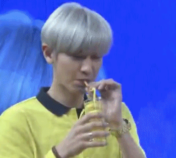 exo男星饮料吸管组合gif动图_动态图_表情包下载_soogif