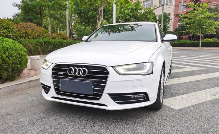奥迪 a4l 2016款 35 tfsi 典藏版 自动标准型