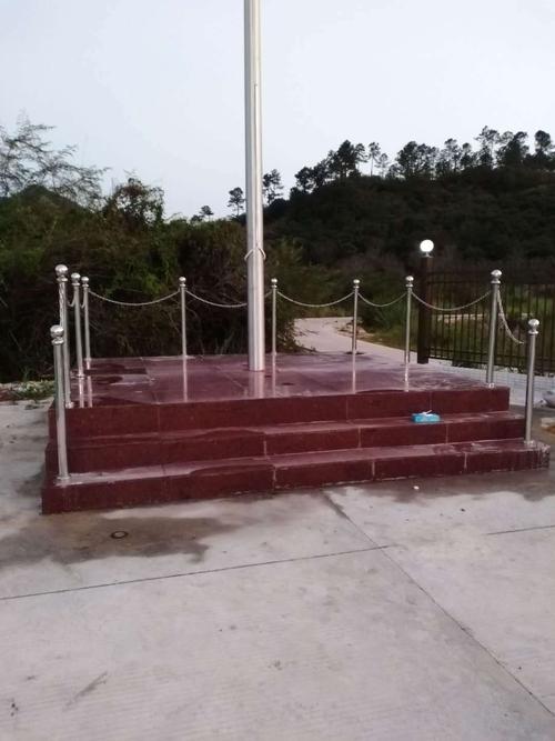 热点:宜黄学校不锈钢旗杆基础制作,划振荡标线