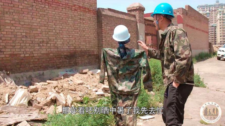 老板命令工程10天完工,包工头用白色安全帽自制假人监工,太逗了