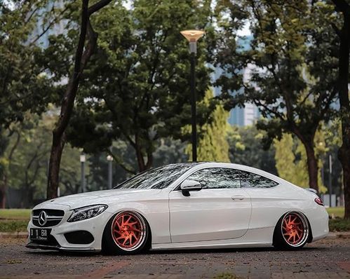 动感优雅的奔驰c级coupe,改装成低趴姿态能否讨你欢心