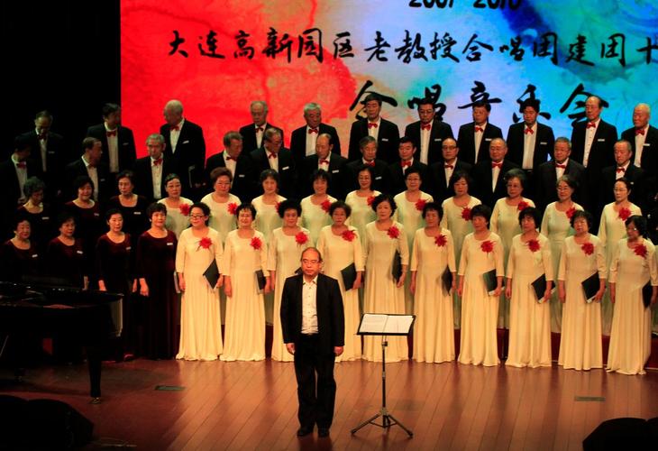 演出结束,全场齐唱"同一首歌".