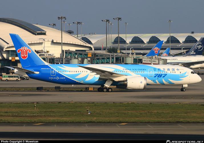  p>中国南方航空股份有限公司 i>(china southern airlines,简称南航)